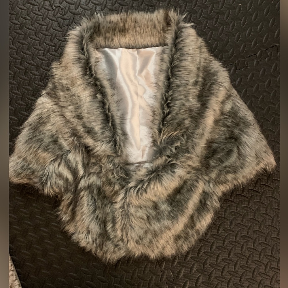 Faux fur wedding wrap
